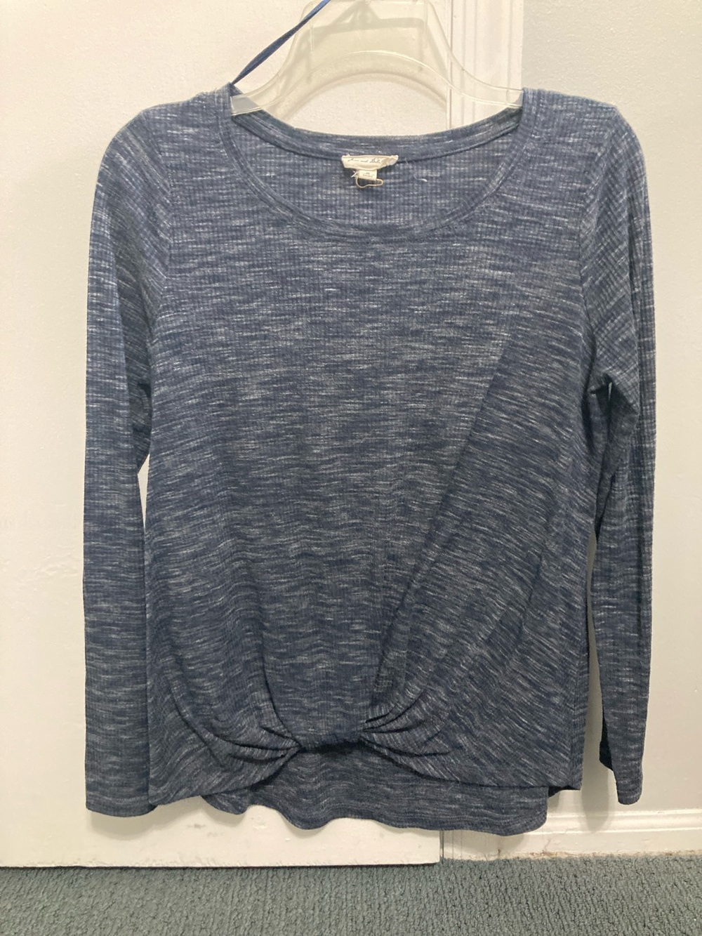 Jane and Delaney Blue Long-Sleeve Twist Hem Women's Top Medium